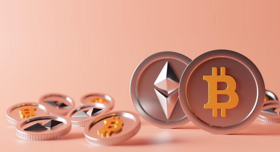 Bitcoin and Ethereum ETFs attract a lot of money, despite falling prices
